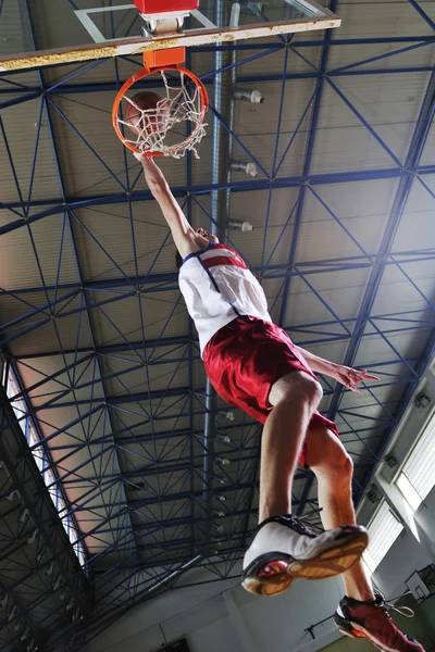 Баскетбольный прыжок — стоковое фото