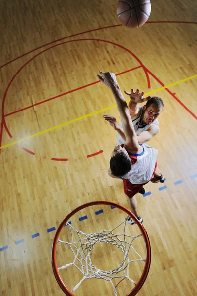Spelen basketbalspel — Stockfoto