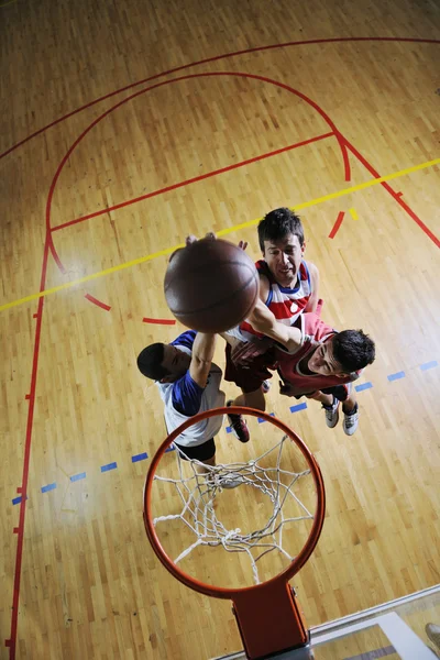 Basketbol oyun oynuyor — Stok fotoğraf