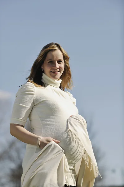 Happy young pregnant woman outdoor — Stock Photo, Image