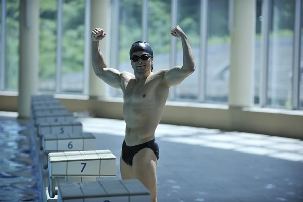 Joven nadador listo para empezar —  Fotos de Stock