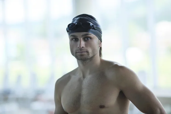 Joven nadador listo para empezar —  Fotos de Stock
