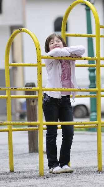 Chica feliz al aire libre —  Fotos de Stock