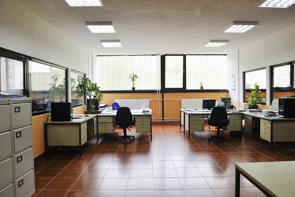 Γραφείο με υπολογιστές εσωτερική — Φωτογραφία Αρχείου