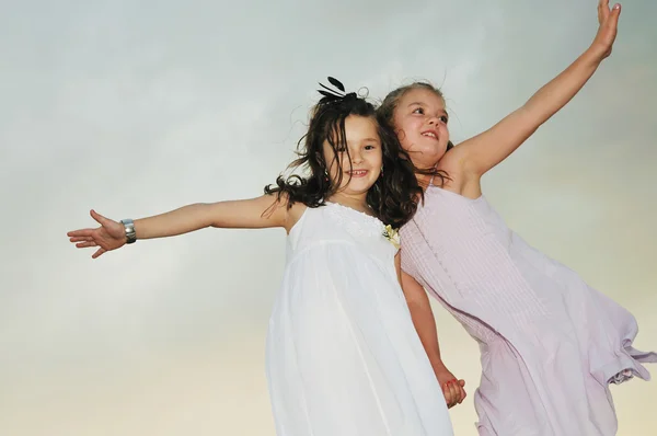 Meninas felizes ao ar livre — Fotografia de Stock