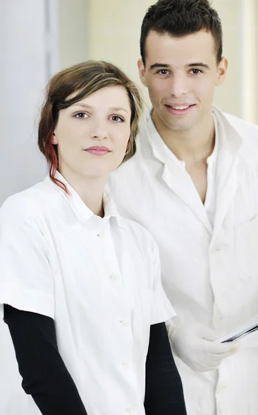 Studentenpaar im Labor — Stockfoto