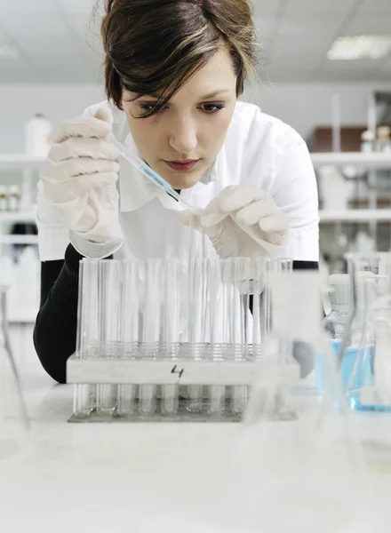 Young woman in lab Royalty Free Stock Images
