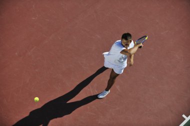 genç adam play Tenis açık