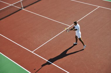 genç adam play Tenis açık
