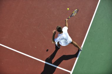 genç adam play Tenis açık