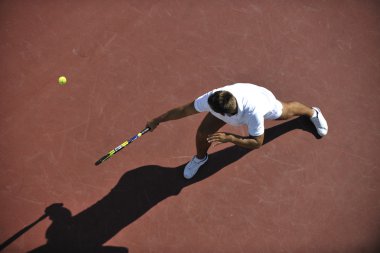 genç adam play Tenis açık