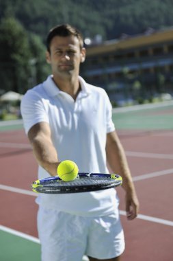 genç adam play Tenis açık