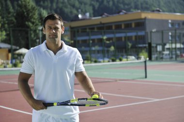 genç adam play Tenis açık