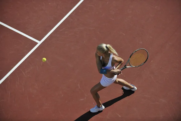 Young woman play tennis — Stock Photo, Image