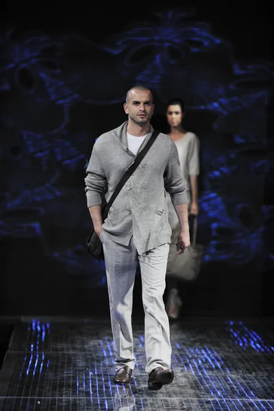 Male model on fashion show — Stock Photo, Image