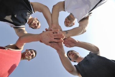 Sabahın erken saatlerinde sokak oyunu