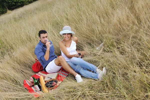 Paar joggt am Strand — Stockfoto