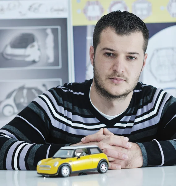 Junger Automobildesigner — Stockfoto