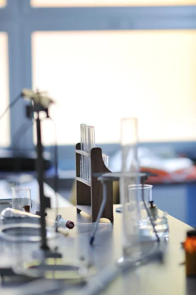 School wetenschap en chemie lab — Stockfoto
