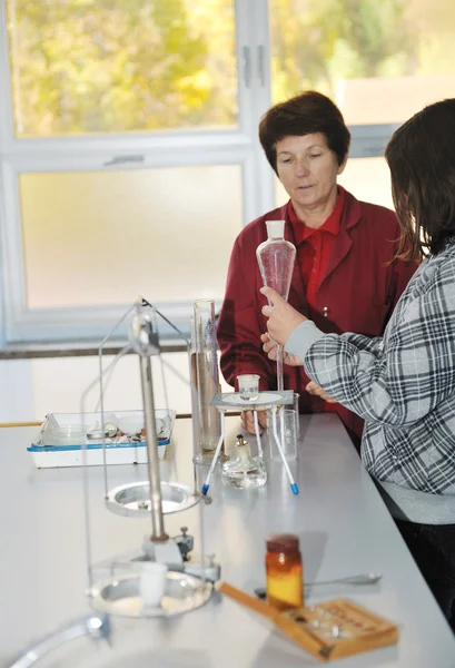 Classees ciência e química na escola — Fotografia de Stock