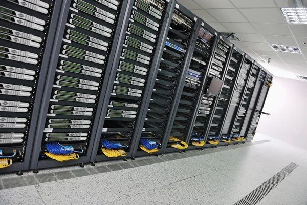 Серверная комната центра обработки данных — стоковое фото