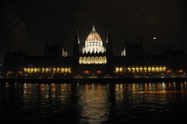 Tuna Nehri üzerinde bir gün eski Budapeşte zincir köprü