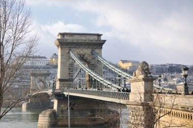 Tuna Nehri üzerinde bir gün eski Budapeşte zincir köprü