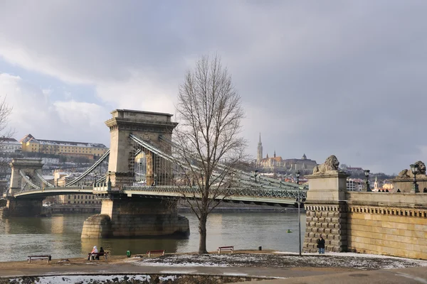 Παλιά Γέφυρα Αλυσίδα Βουδαπέστη Ημέρα Στον Δούναβη — Φωτογραφία Αρχείου