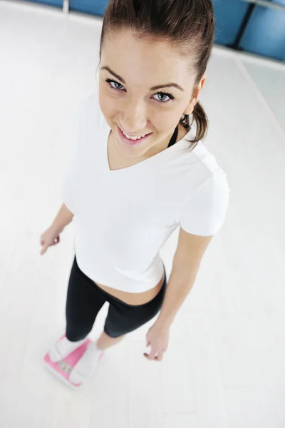Glad Kost Koncept Med Ung Kvinna Rosa Skala Sport Fitness — Stockfoto