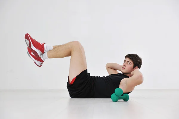 Genç Adam Fintess Spor Kulübü Egzersiz Withweights Rahatlatıcı — Stok fotoğraf