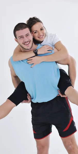 Joyeux jeune couple fitness entraînement et plaisir — Photo