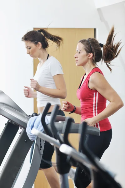 Mooie Jonge Vrouw Fitness Training Met Gewichten Sportclub — Stockfoto