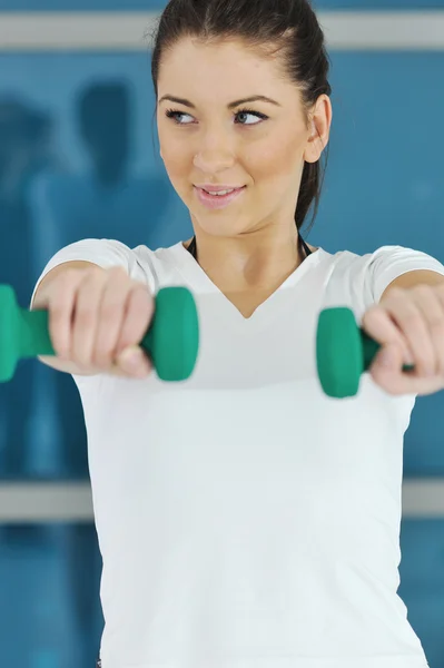 Trening fitness młoda kobieta — Zdjęcie stockowe