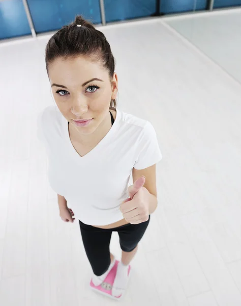 Exercício de fitness de mulher jovem — Fotografia de Stock