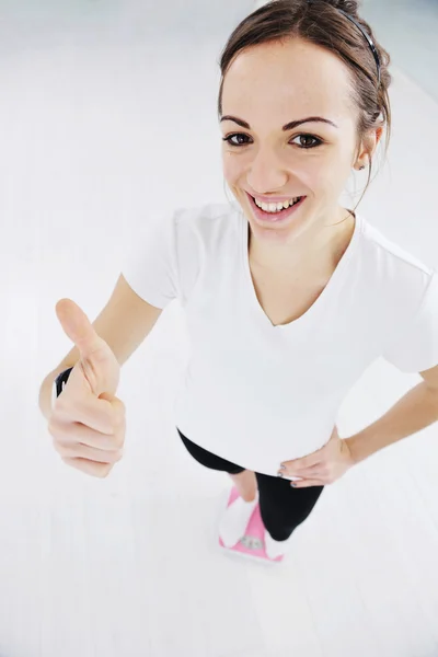 Šťastný Dieta Koncept Mladou Ženou Růžové Měřítku Sport Fitness Tělocvičně — Stock fotografie