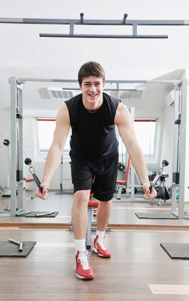 Νεαρός Άνδρας Στο Γυμναστηριο Άθλημα Σύλλογος Withweights Άσκηση Και Χαλάρωση — Φωτογραφία Αρχείου