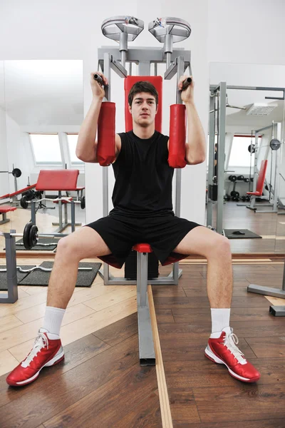 Uomo allenamento fitness — Foto Stock