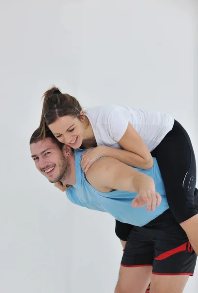 Feliz jovem casal fitness treino e diversão — Fotografia de Stock