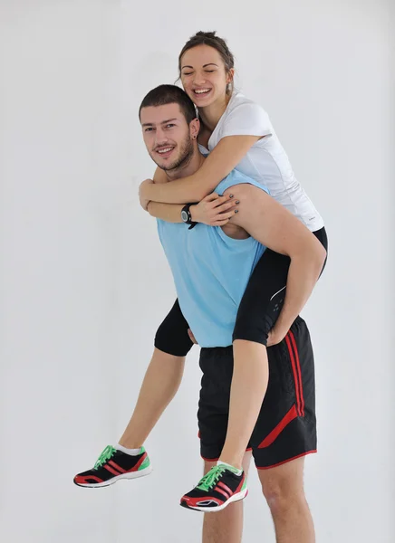 快乐的年轻夫妻健身锻炼和乐趣 — 图库照片