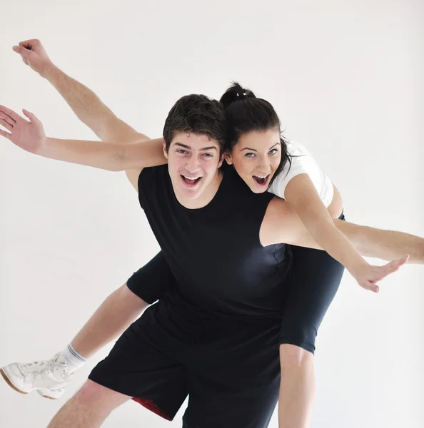 Šťastný mladý pár fitness tréninku a zábavy — Stock fotografie