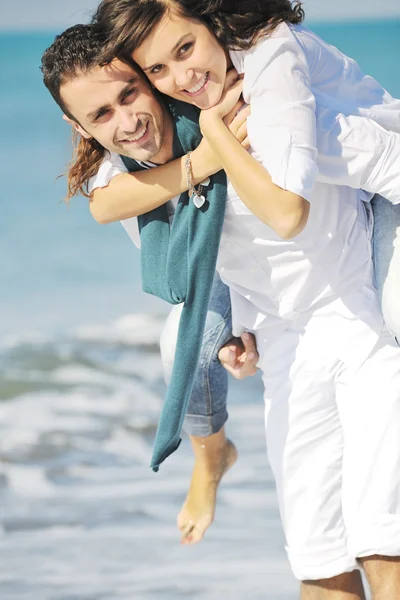 Mutlu Genç Bir Çift Beyaz Giyim Romantik Eğlence Eğlenceli Güzel — Stok fotoğraf