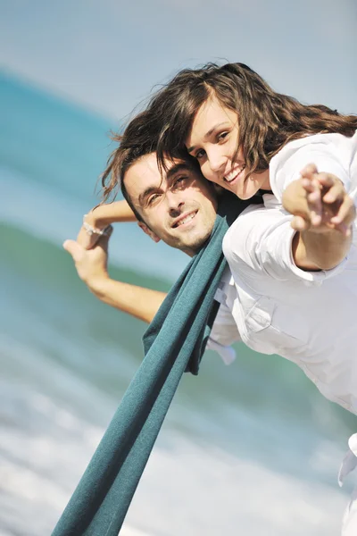Heureux Jeune Couple Vêtements Blancs Ont Des Loisirs Romantiques Amusant — Photo