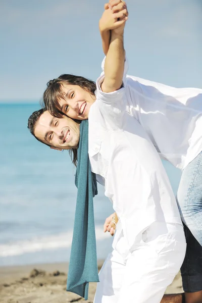 Gelukkige Jonge Paar Witte Kleding Hebben Romantische Recreatie Vermaak Strand — Stockfoto