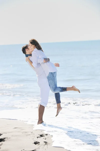 Šťastný Mladý Pár Bílém Oblečení Mají Romantickou Rekreaci Zábavu Krásné — Stock fotografie