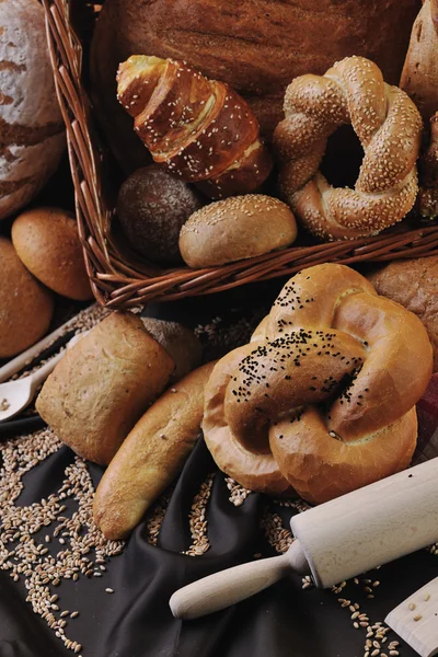 Grupa jedzenie świeżego chleba — Zdjęcie stockowe