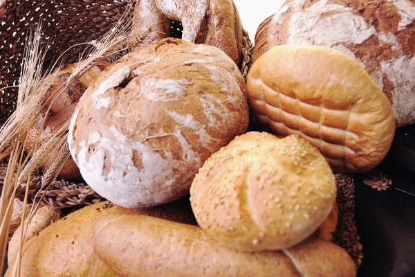 Färskt Hälsosamt Naturligt Bröd Mat Grupp Och Vete Växt Studio — Stockfoto