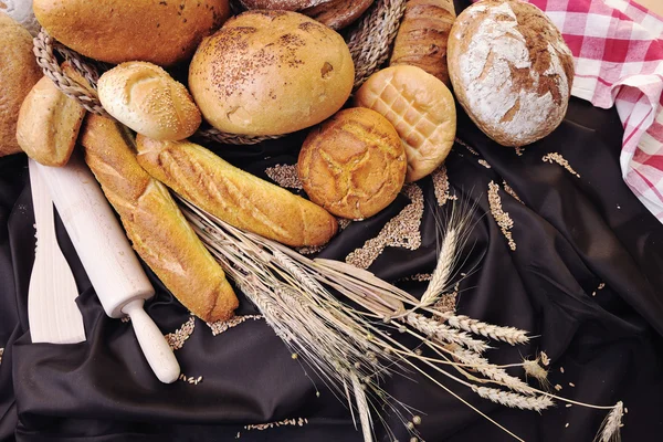 Färskt Hälsosamt Naturligt Bröd Mat Grupp Och Vete Växt Studio — Stockfoto