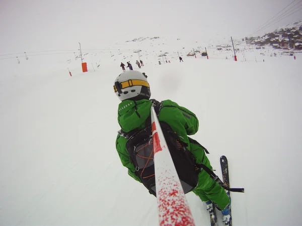 Adultos Jóvenes Tienen Buen Día Estación Esquí Temporada Invierno — Foto de Stock