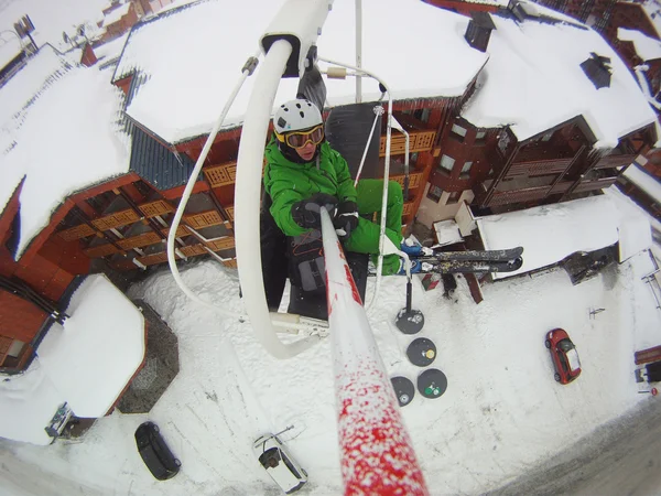 Ung Vuxen Trevlig Dag Vinter Säsongen Ski Resort — Stockfoto
