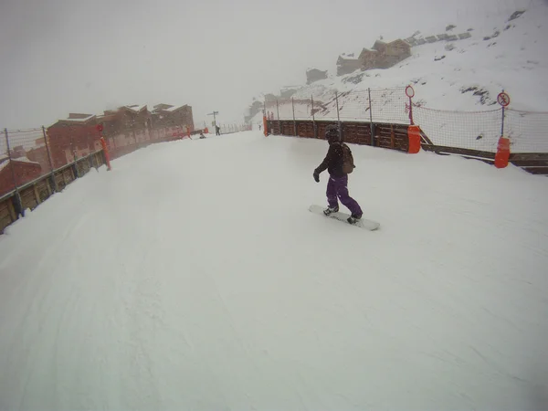 Ung Vuxen Trevlig Dag Vinter Säsongen Ski Resort — Stockfoto